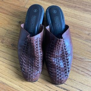 Vintage woven leather mules! Size 9